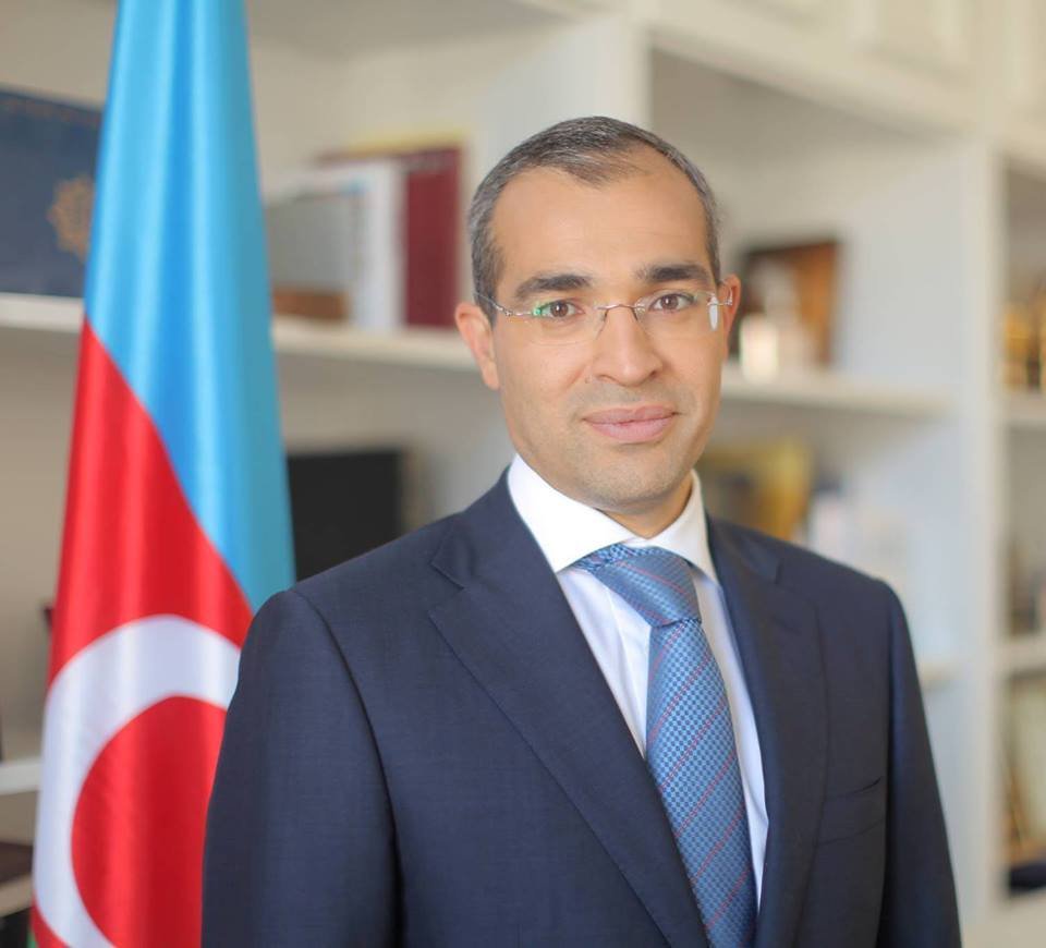 Nazir xanımları təbrik etdi
