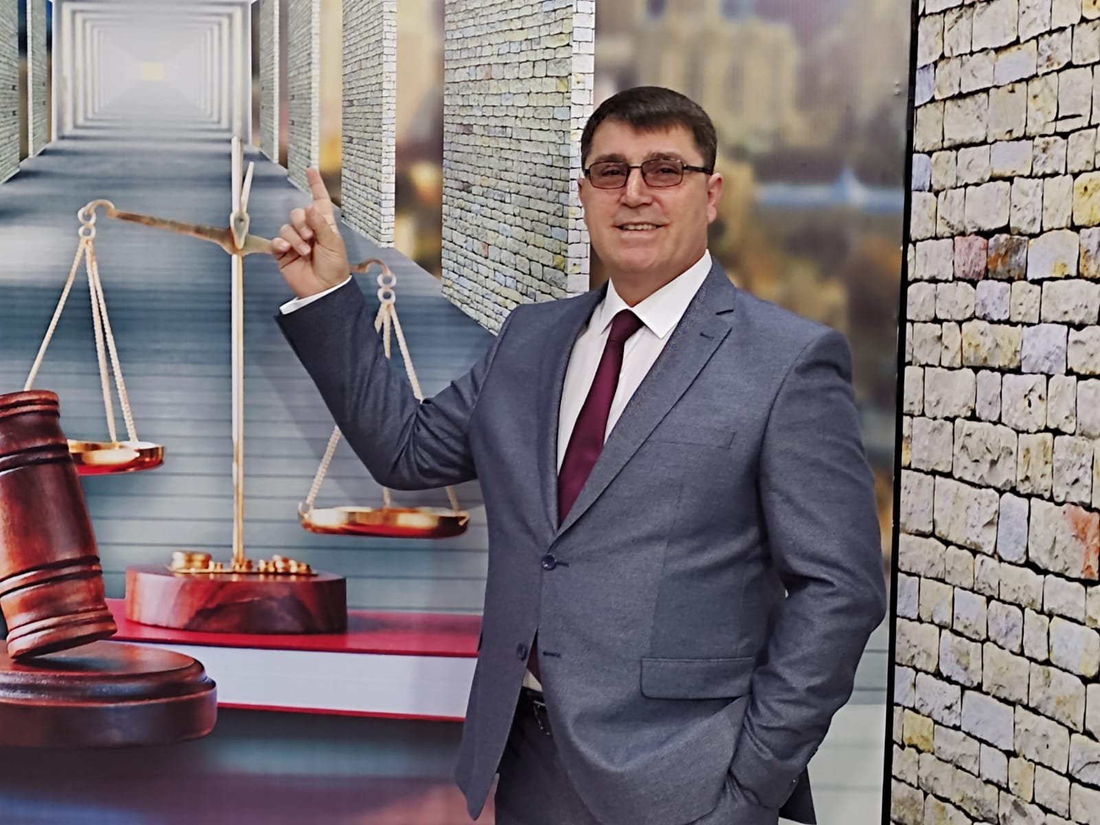 Azərbaycan Respublikası Vəkillər Kollegiyasının üzvü, vəkil Əkbər Yusifoğlunun təqdimatında "Qanun və İcra" verlişi