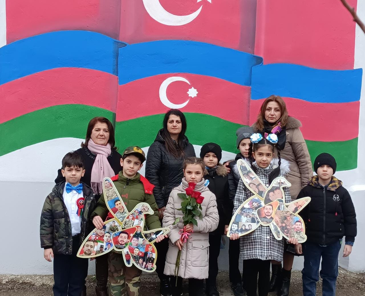 Kərim Əhmədəliyev adını daşıyan sinif şəhid anasını 8 Mart Beynəlxalq Qadınlar günü münasibəti ilə təbrik etdi- FOTOLAR