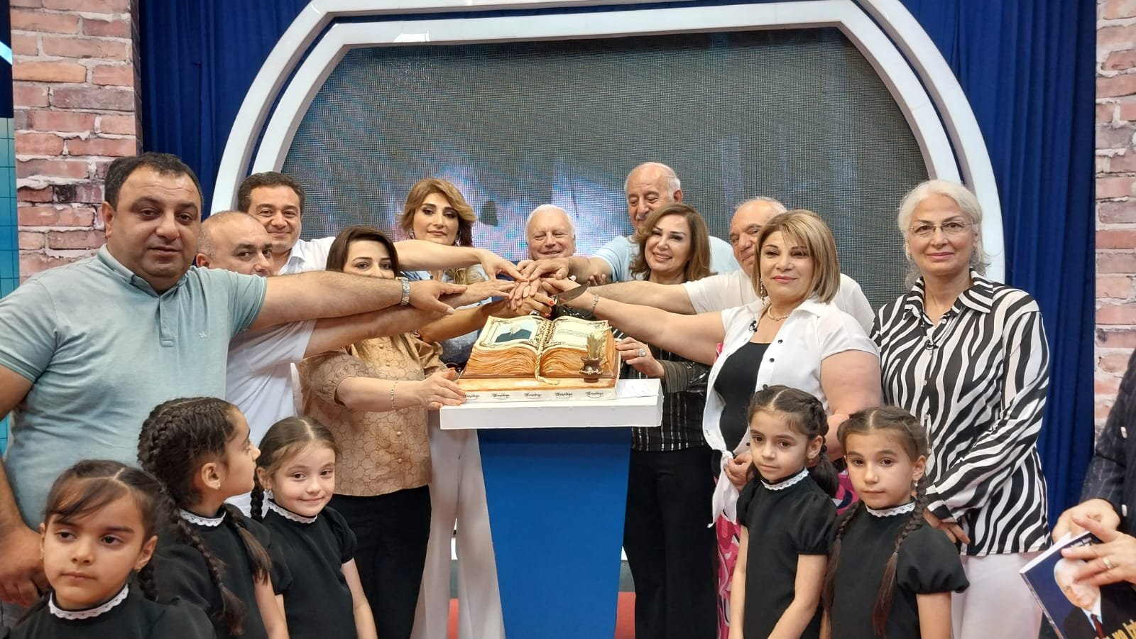 “Çıxış Yolu” verlişi yazıçı Oktay Əliyevi təbrik etdi- FOTO\VİDEO