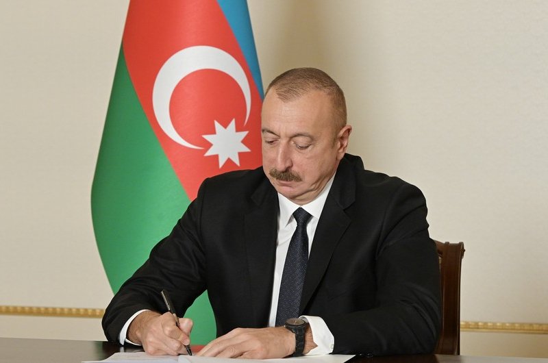 Prezident məhkəmələrə sədr və hakimlər təyin etdi - TAM SİYAHI