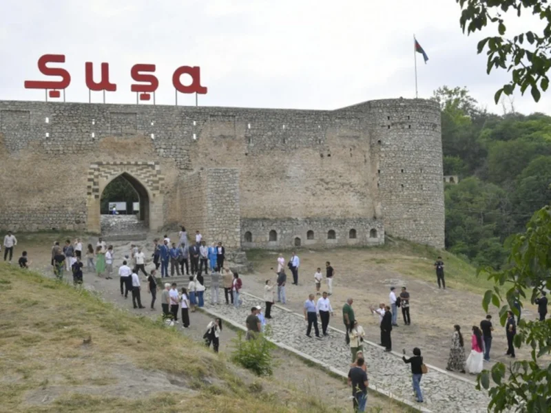 Şuşa Qlobal Media Forumunun iştirakçıları Şuşa şəhərinin tarixi məkanları ilə tanış olublar