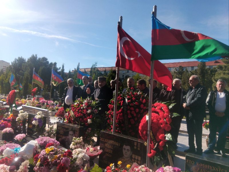 Qalib xalqın qəhrəmanı-Vüsal Muradov