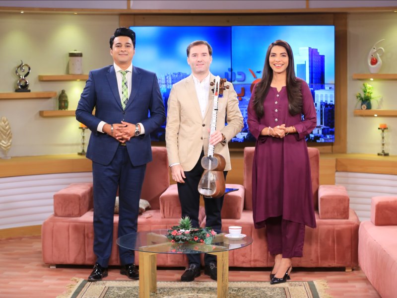 Əməkdar artist,  tarzən Sahib Paşazadə Pakistanın məşhur televiziyasının qonağı olub-FOTO
