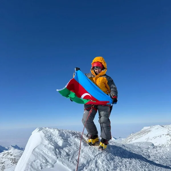 Azərbaycan alpinisti Antarktidanın ən yüksək zirvəsini fəth edib
