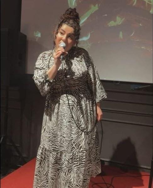 Sevilən müğənni Ülkər Sadıxova məşhur mahnıya yeni nəfəs gətirdi-FOTO