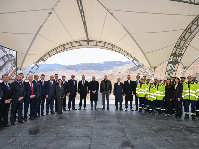 İlham Əliyev Ağdərə rayonunun Canyataq kəndində “Dəmirli” Filiz Emalı Kompleksinin fəaliyyəti ilə tanış olub-FOTO