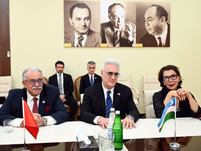 Mədəniyyət naziri Adil Kərimli Türk dünyasının teatr təmsilçiləri ilə görüşüb-FOTO