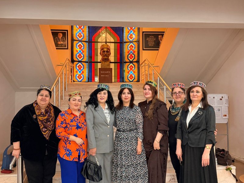 Azərbaycan Dövlət Pedaqoji Kollecində  “Baharın rəngləri – Novruzun nəfəsi” adlı sərgi keçirilib-FOTO