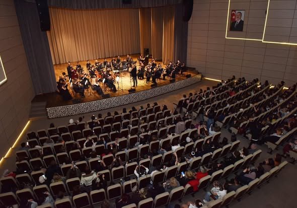 Qastrol proqramı çərçivəsində Sumqayıtda Dövlət Simfonik Orkestrinin konserti keçirilib-FOTOLAR