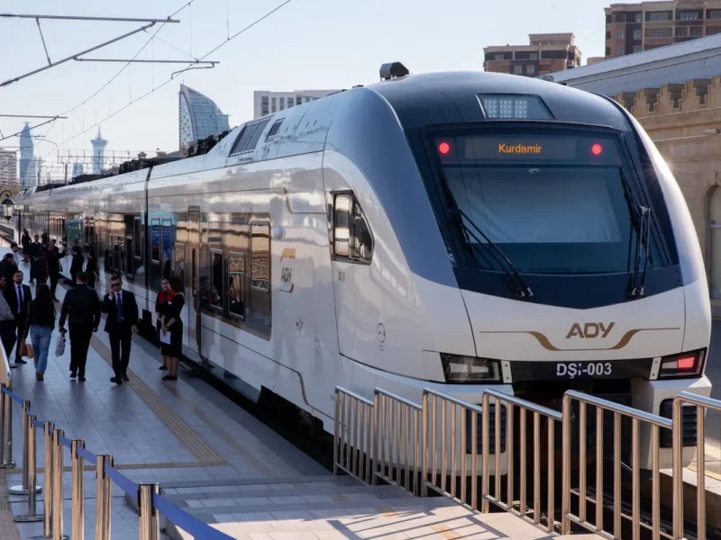 Bakıdan Kürdəmirə rəmzi qatar yola düşüb