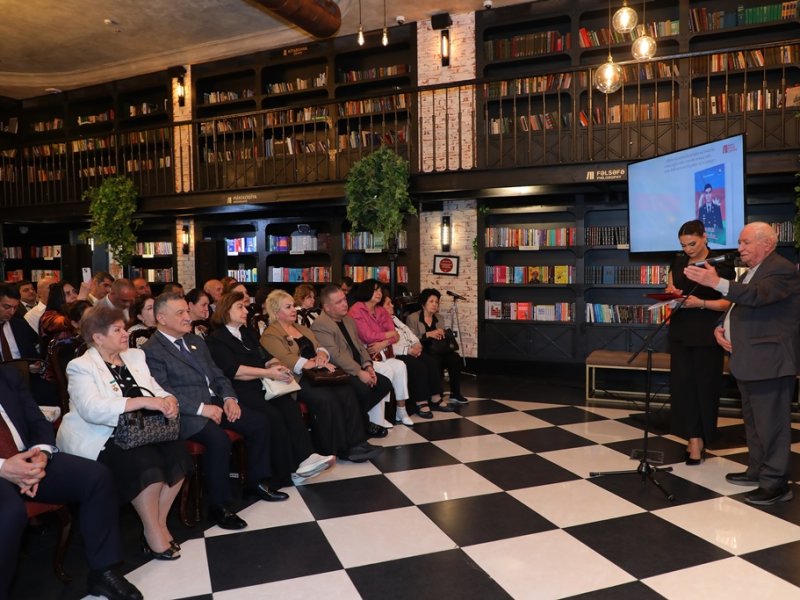Şəhid baş leytenant Vüsal Babayevin xatirəsinə həsr olunan kitabının təqdimatı keçirildi-FOTOLAR